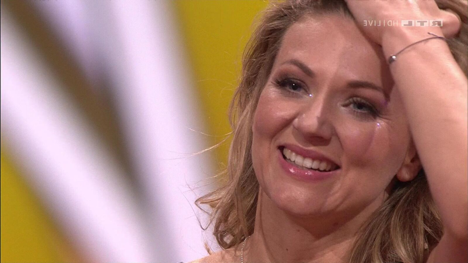 Schlagerfotze Ella Endlich