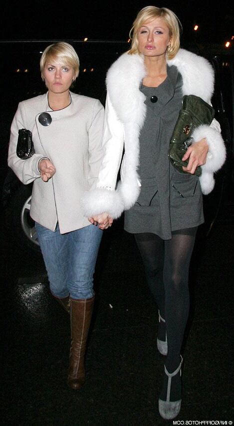 パリス・ヒルトンと彼女の雌犬