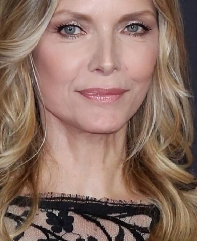 ミシェル・ファイファーは写真のみを喚起します