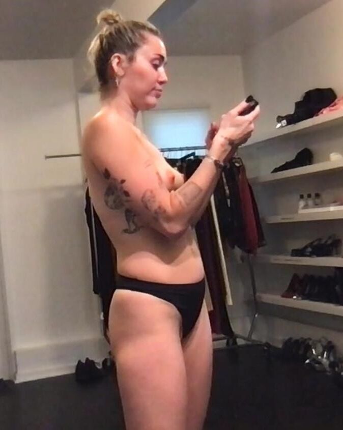 Miley nudes y sexy