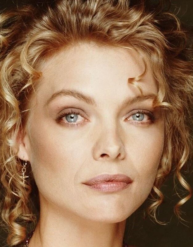 ミシェル・ファイファーは写真のみを喚起します