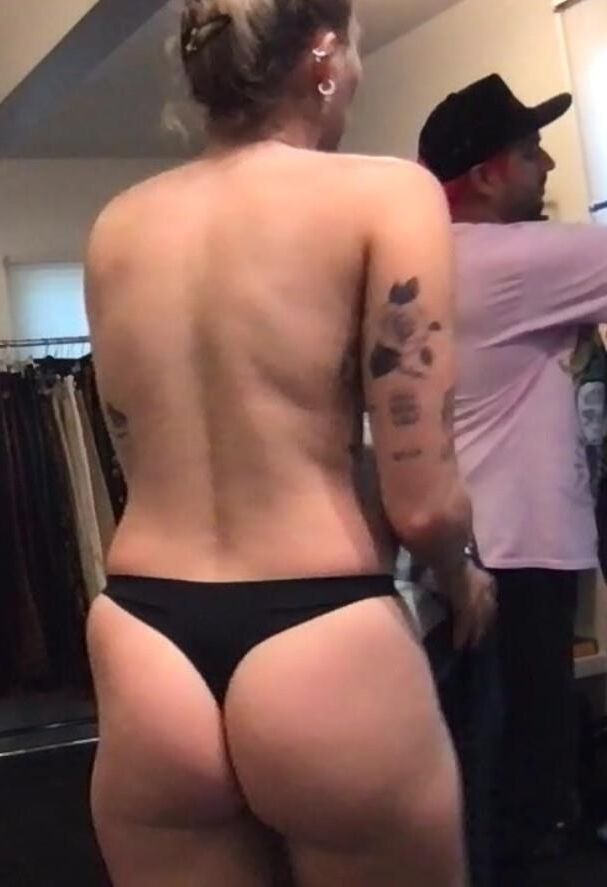 Miley nudes y sexy