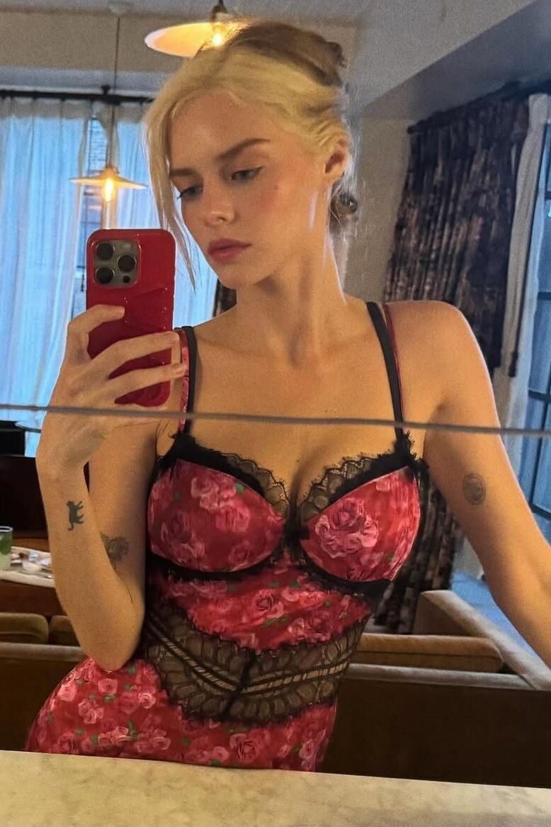 Samara Weaving Hottie