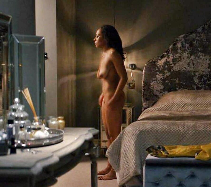 Celebrity Side Boob 