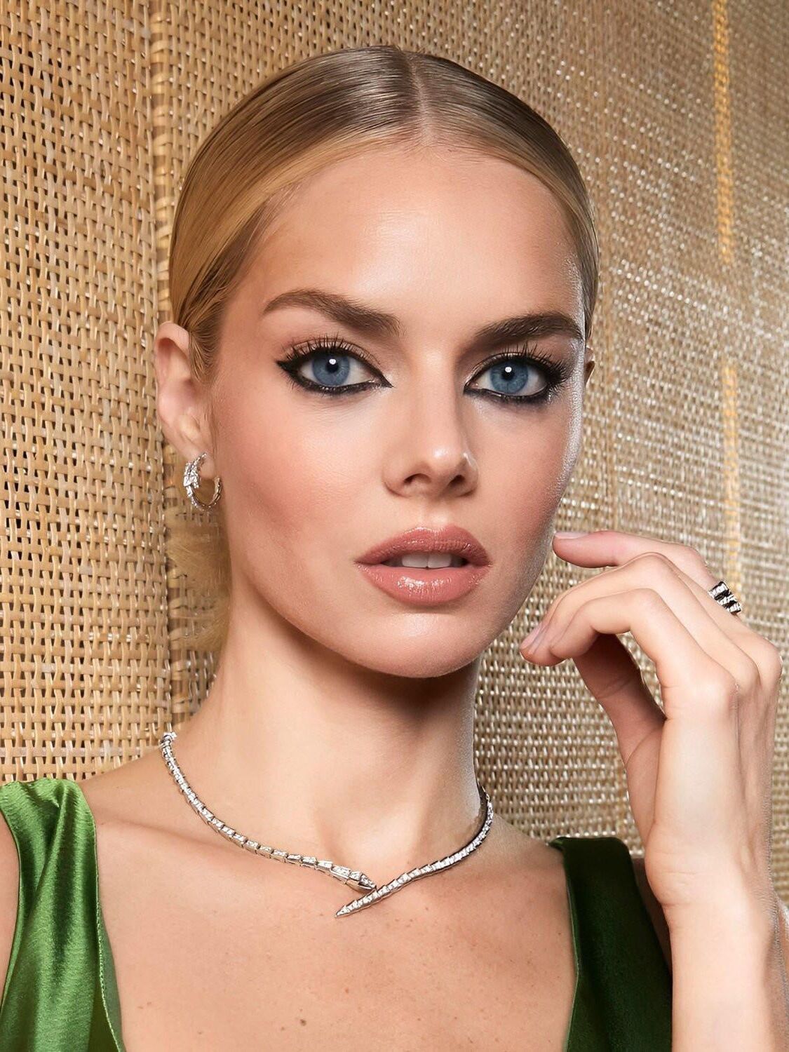 Samara Weaving Hottie