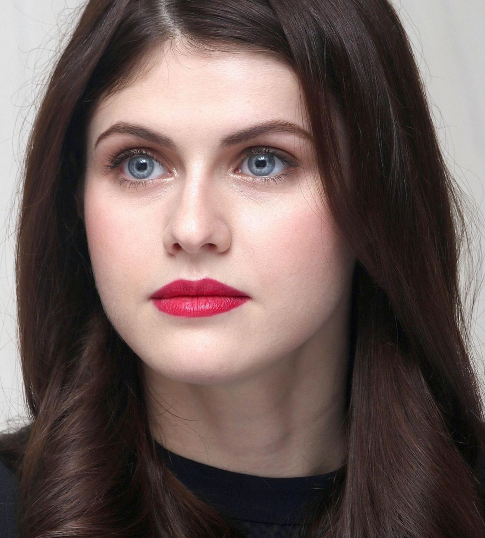 Alexandra Daddario éveiller les photos uniquement
