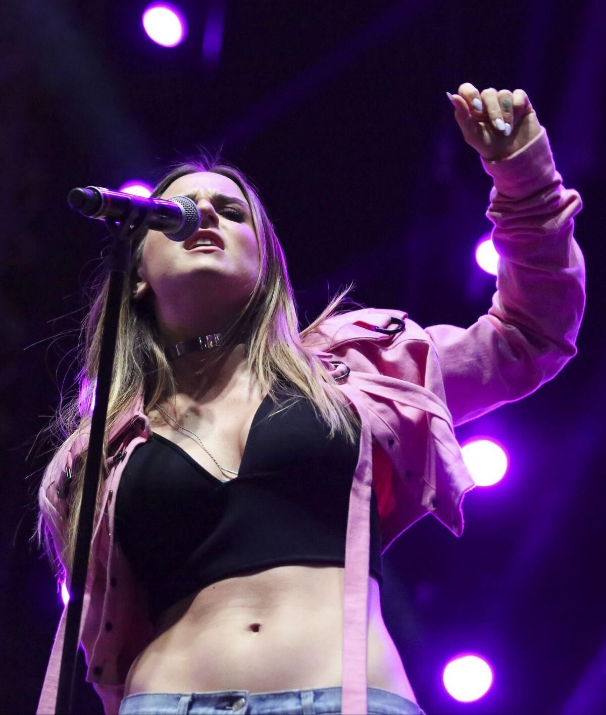 JoJo Levesque Such A Hot Outfit 