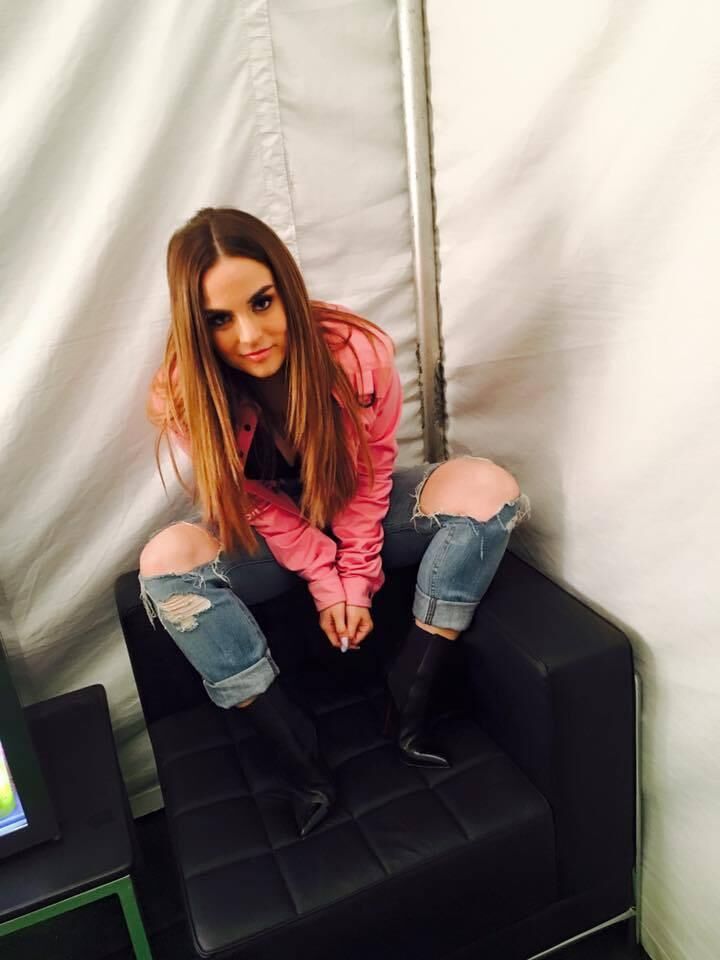 JoJo Levesque Such A Hot Outfit 