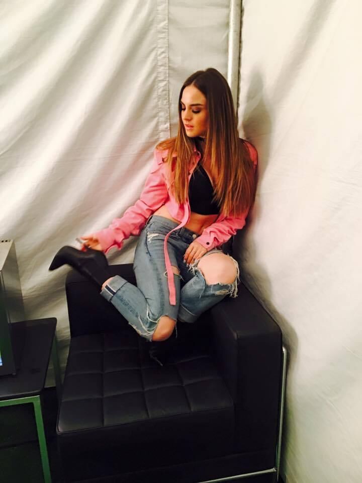 JoJo Levesque Such A Hot Outfit 