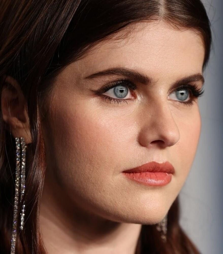 Alexandra Daddario éveiller les photos uniquement