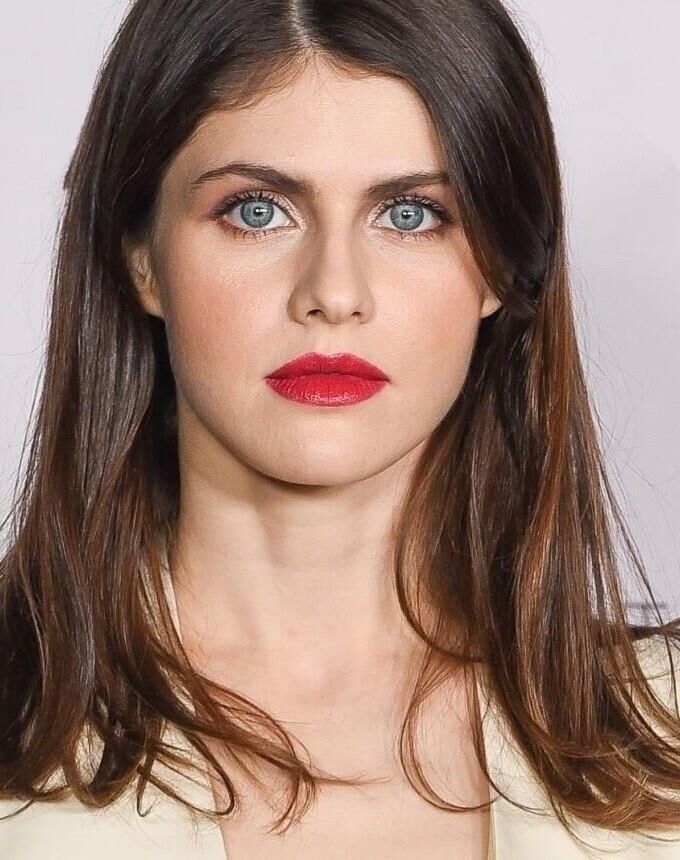 Alexandra Daddario éveiller les photos uniquement