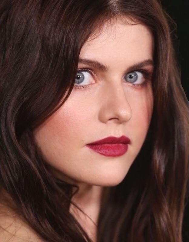 Alexandra Daddario éveiller les photos uniquement