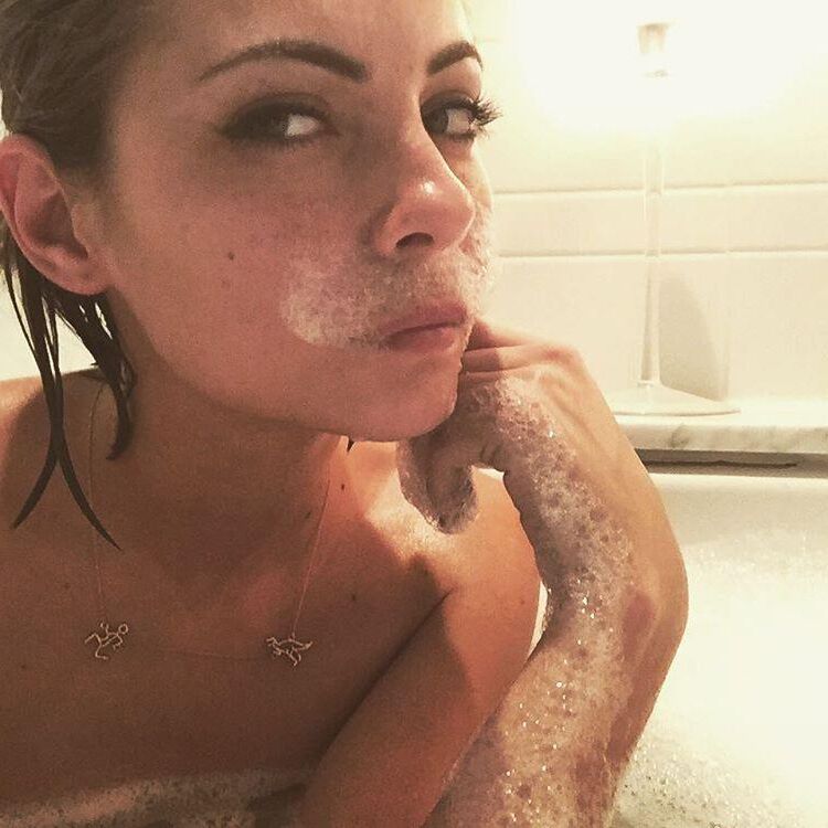 Willa holland (actress)