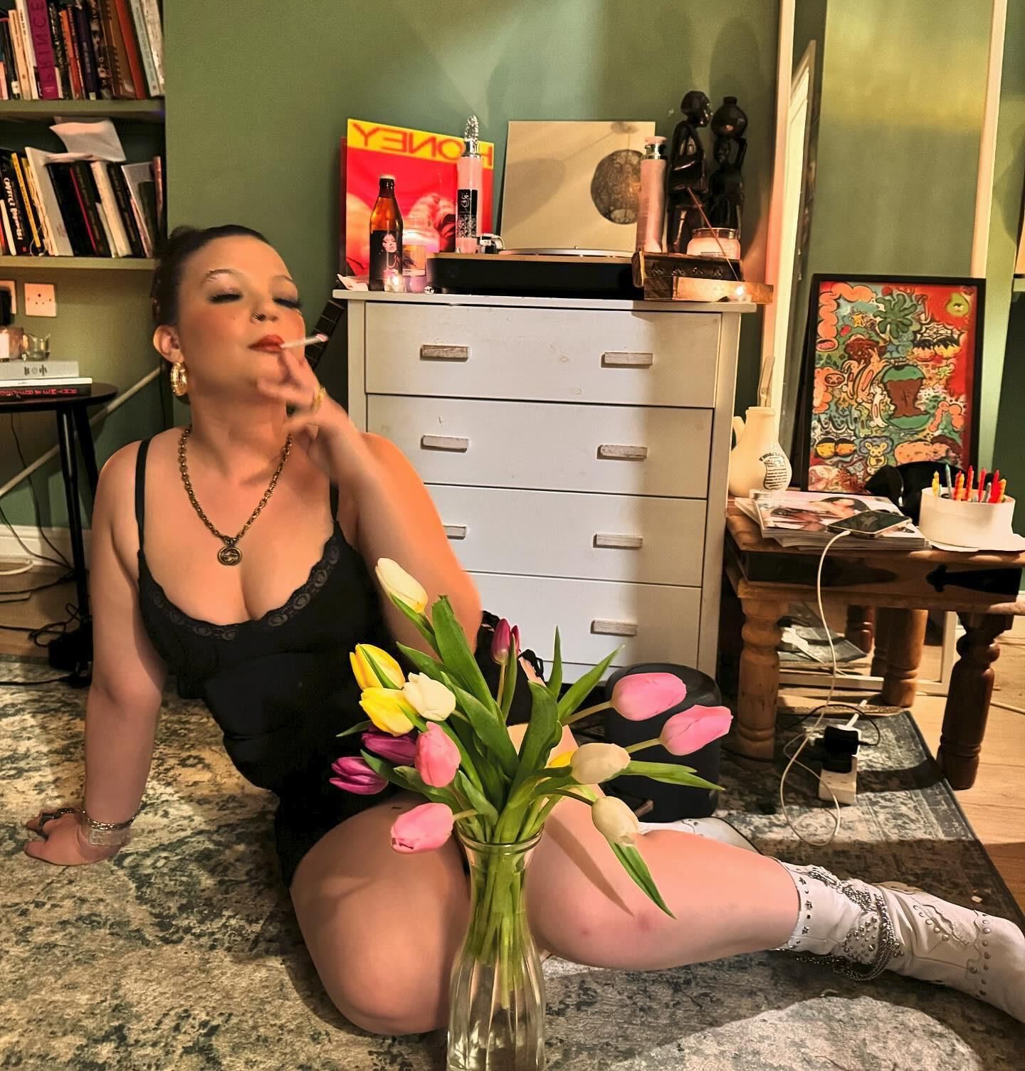 Lola Young (Singer)