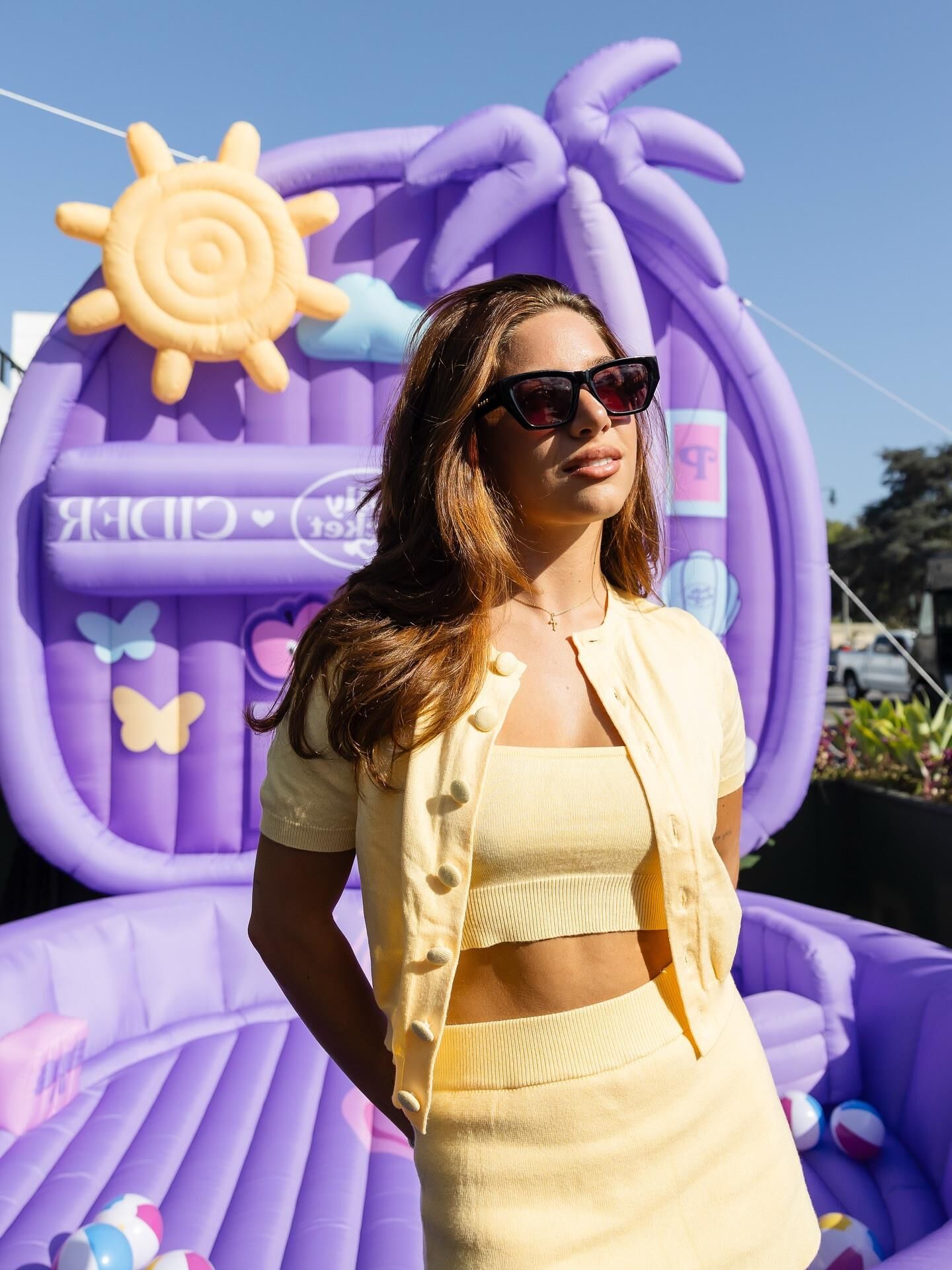 Маккензи Зиглер посещает Cider X Polly Pocket
