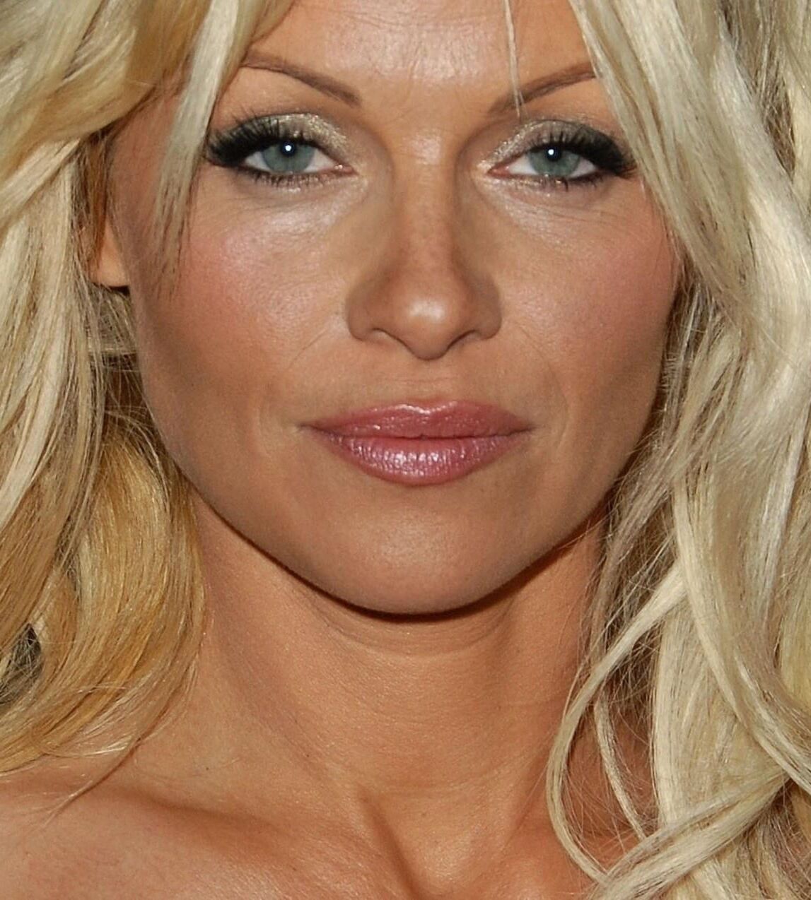 Pamela Anderson SOLO PECHAS SOUSANDO