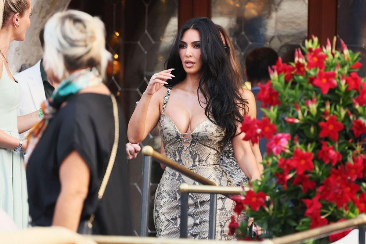 KIM KARDASHIAN Arrives at Jeff Bezos Wedding