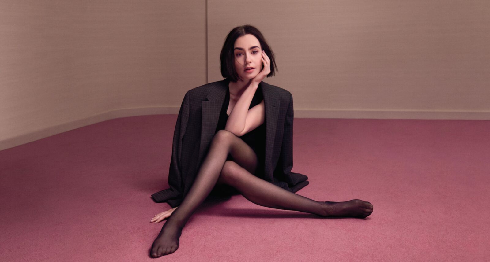 Nails Lily Collins