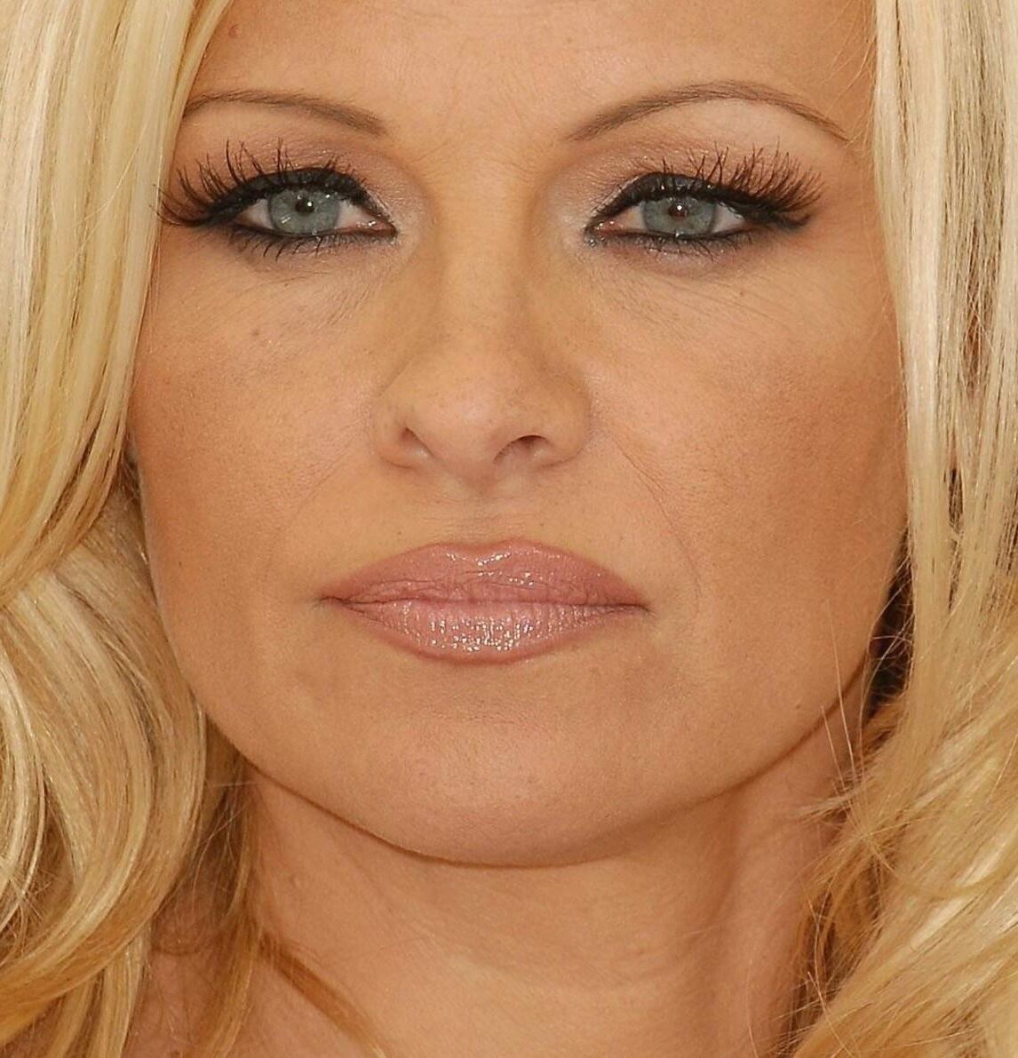 Pamela Anderson SOLO PECHAS SOUSANDO
