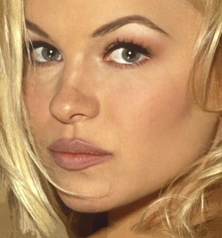Pamela Anderson SOLO PECHAS SOUSANDO