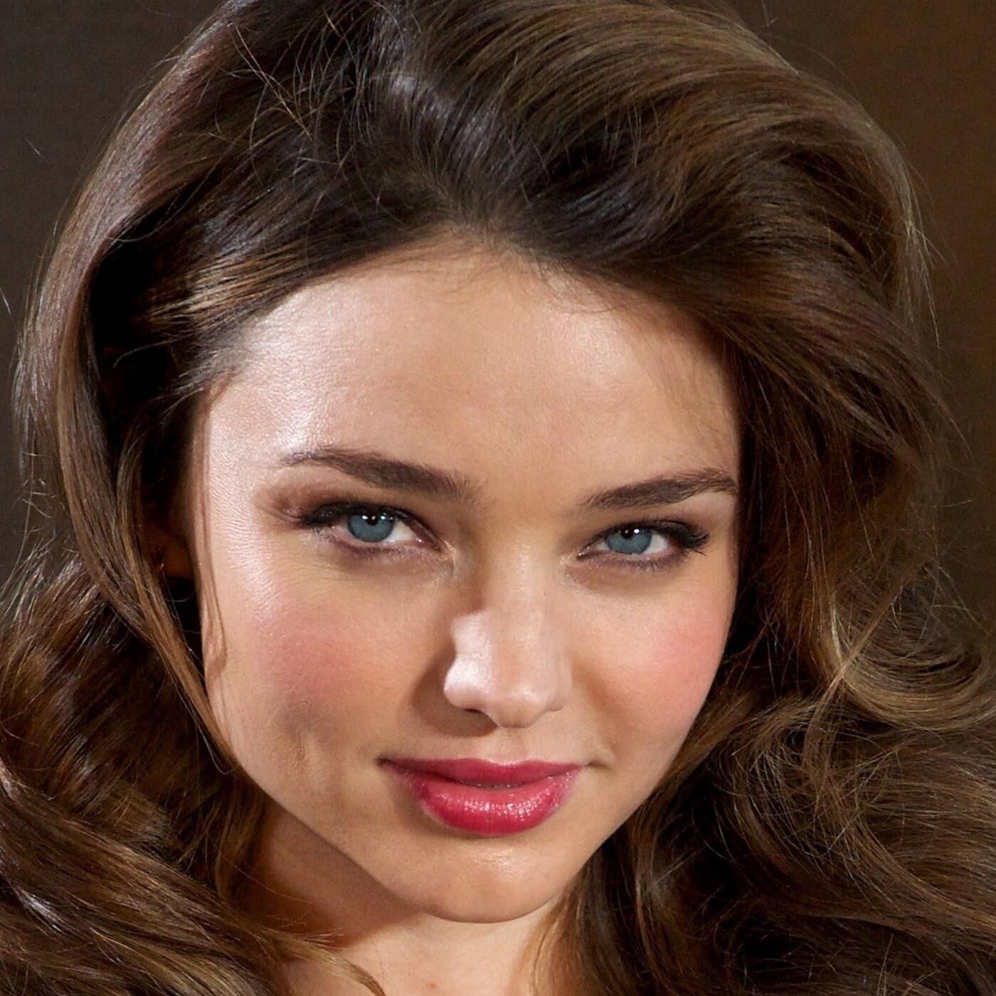 Miranda Kerr Sousing Fotics solo