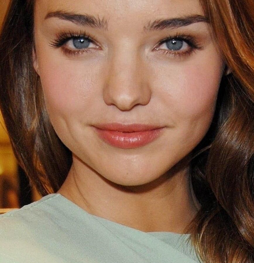 Miranda Kerr Sousing Fotics solo