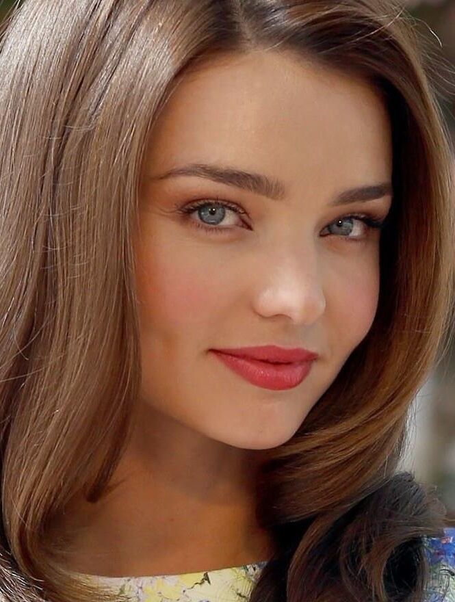 Miranda Kerr Sousing Fotics solo