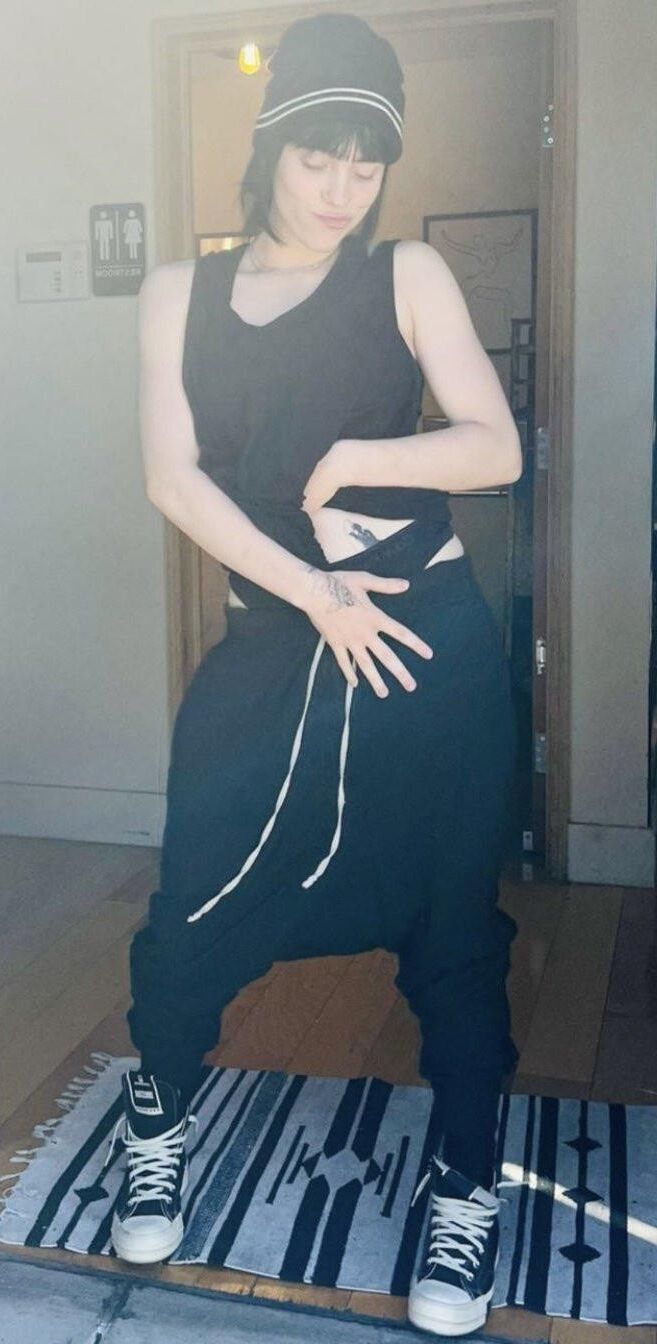 Billie Eilish So sexy 