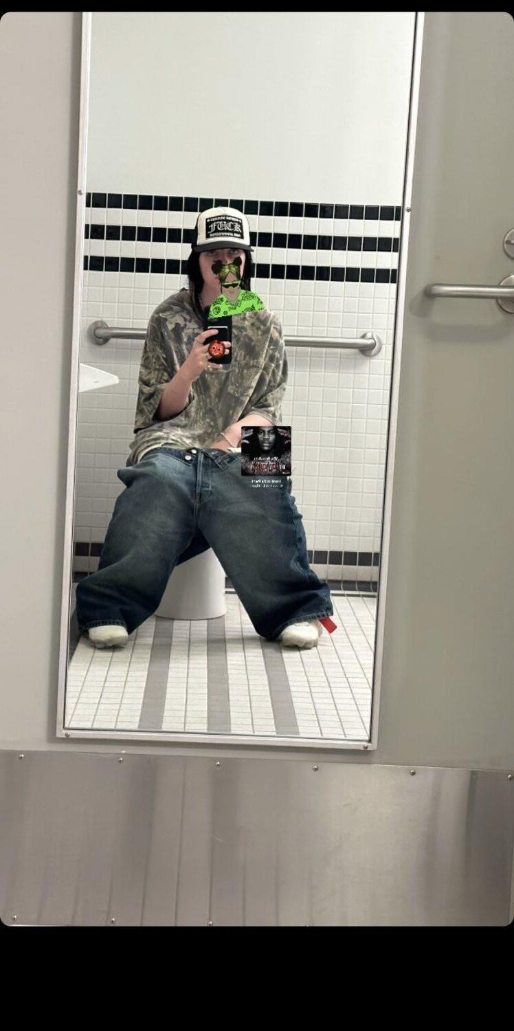 Billie Eilish So sexy 
