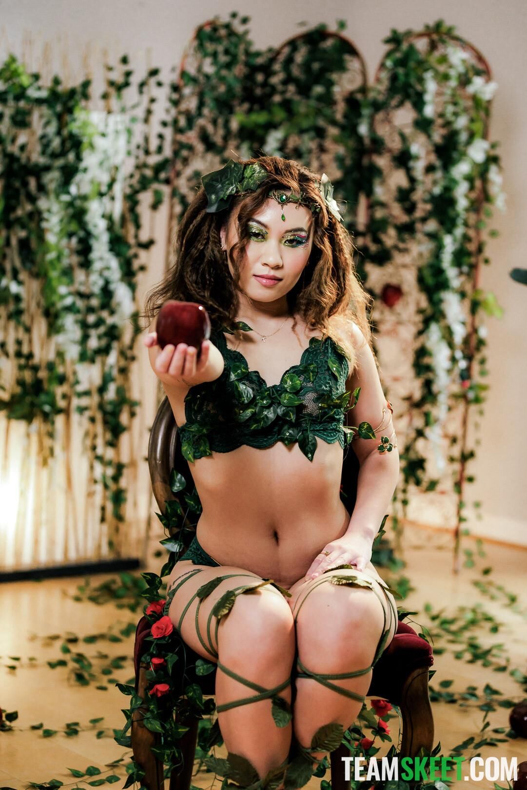 Kimmy kim yo ses petits trous sont serrés et faim