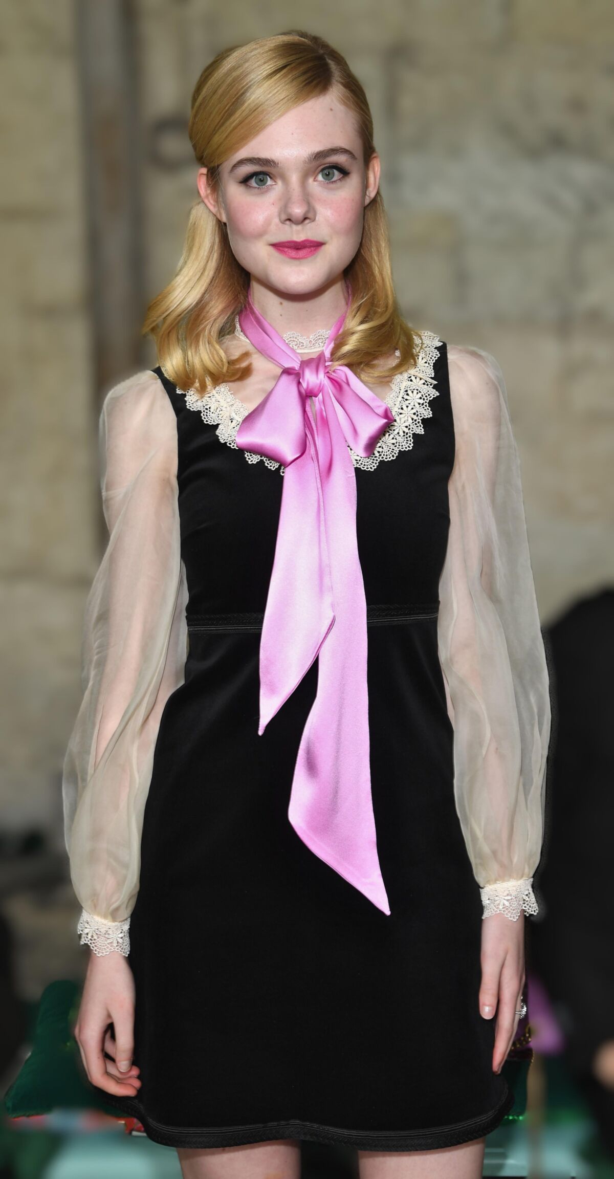 Stylischer Promi Teen Slut Elle Fanning, elegantes Sperma und Piss Hure