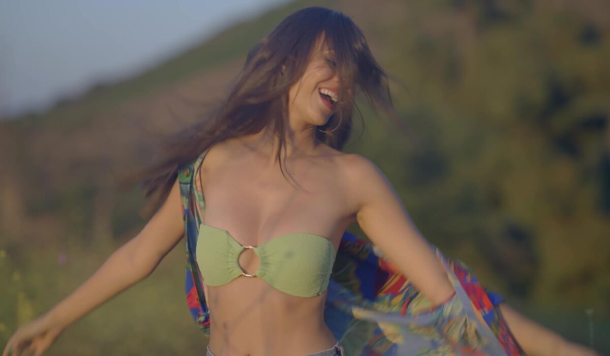 Victoria Justice Hot Teasing Outfit 