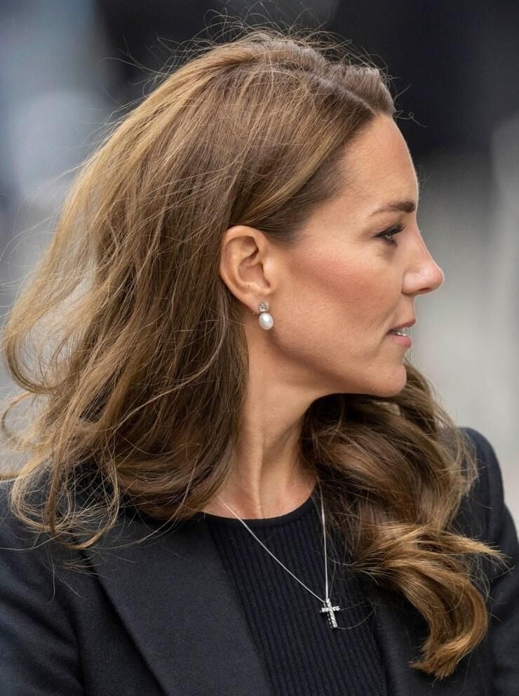 Kate and Brie! I love the view of her from the side!