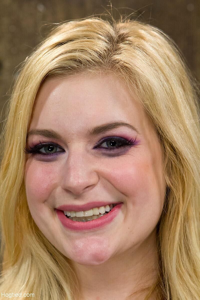 Danielle hat gefesselt und erfreut