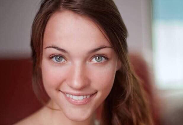 Violett Beane