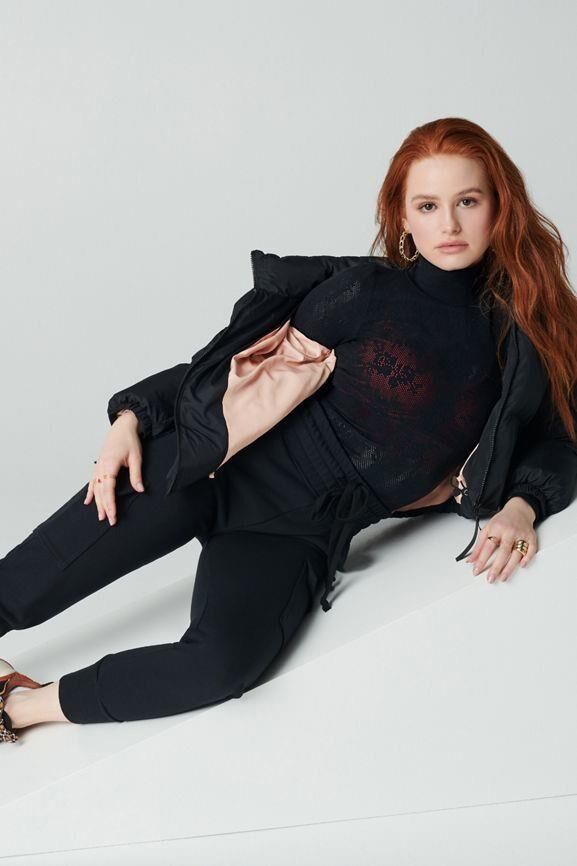 Madelaine Petsch atemberaubendes Fotoshooting