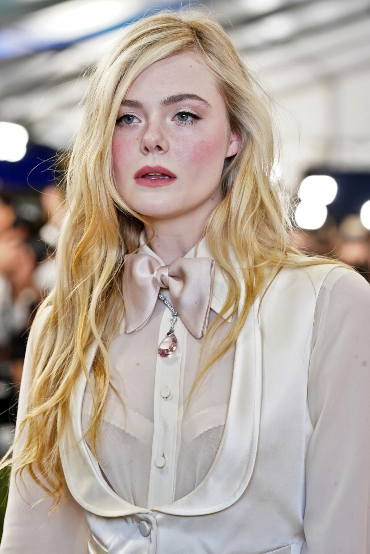 Stylischer Promi Teen Slut Elle Fanning, elegantes Sperma und Piss Hure