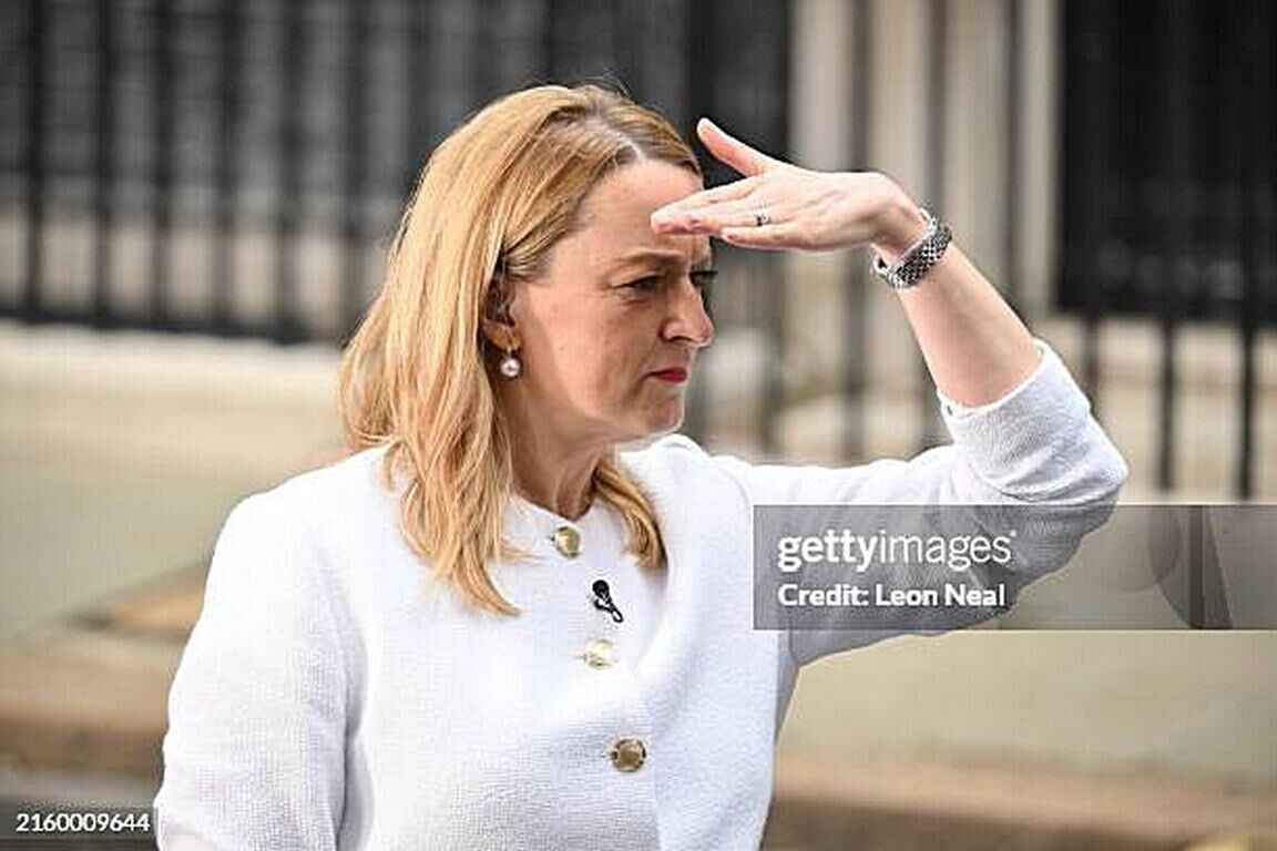 LAURA KUENSSBERG