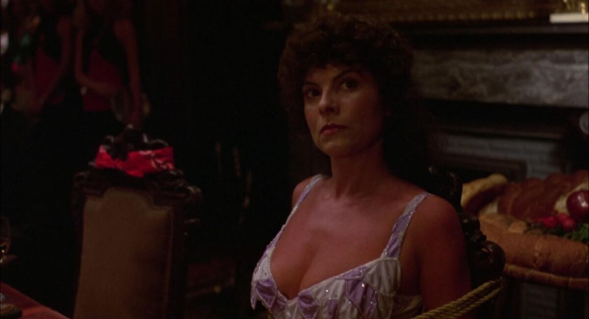Titten Adrienne Barbeau
