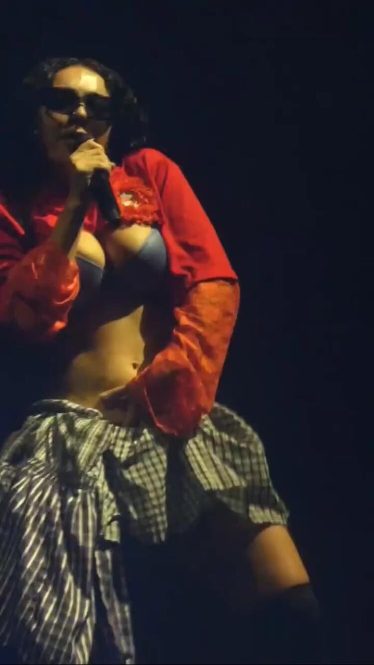 Charli XCX Super Hot