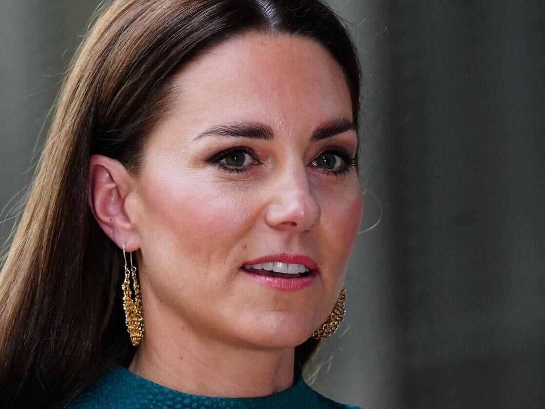 Kate and Brie! I love the view of her from the side!