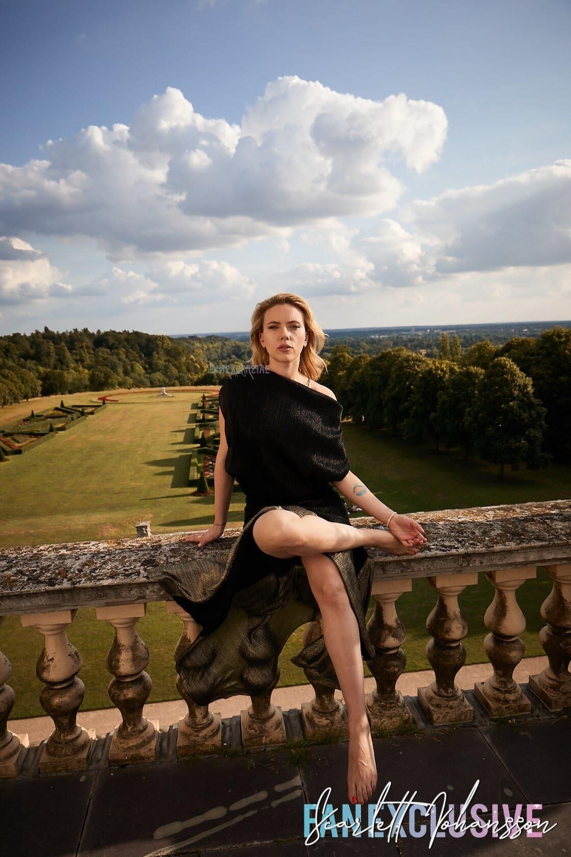 Scarlett Johansson feet 