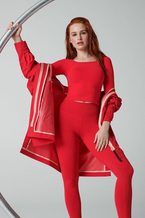 Madelaine Petsch atemberaubendes Fotoshooting