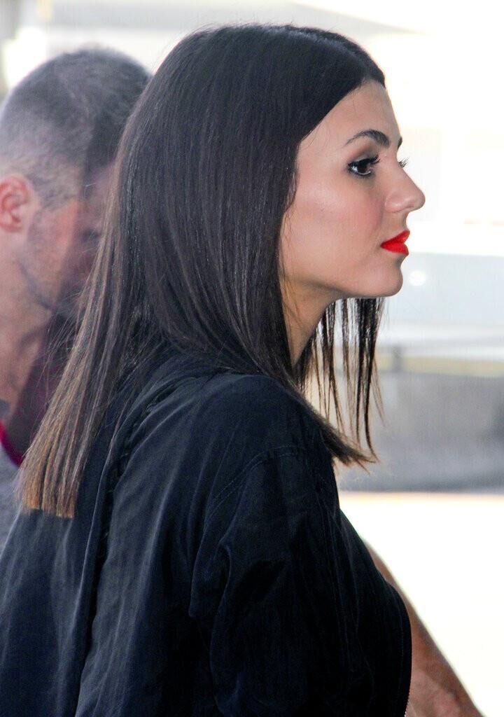 Victoria J! I love the view of her from the side!