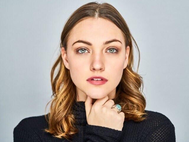 Violett Beane