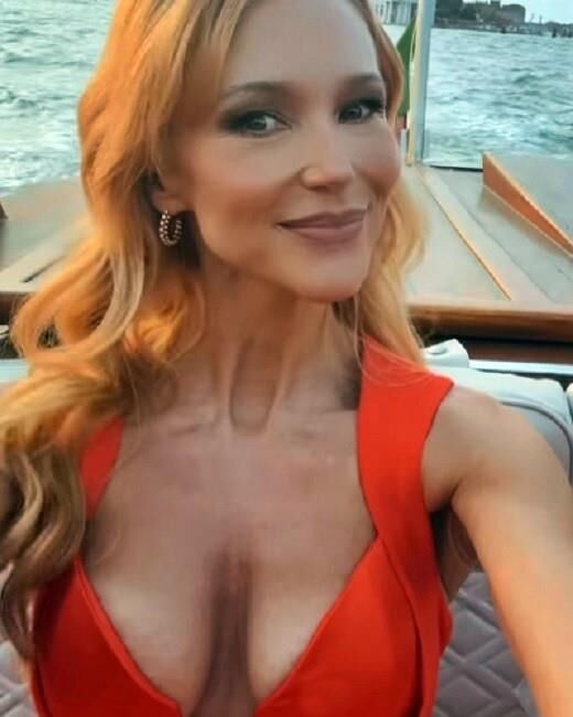 Celebrity Cleavage 