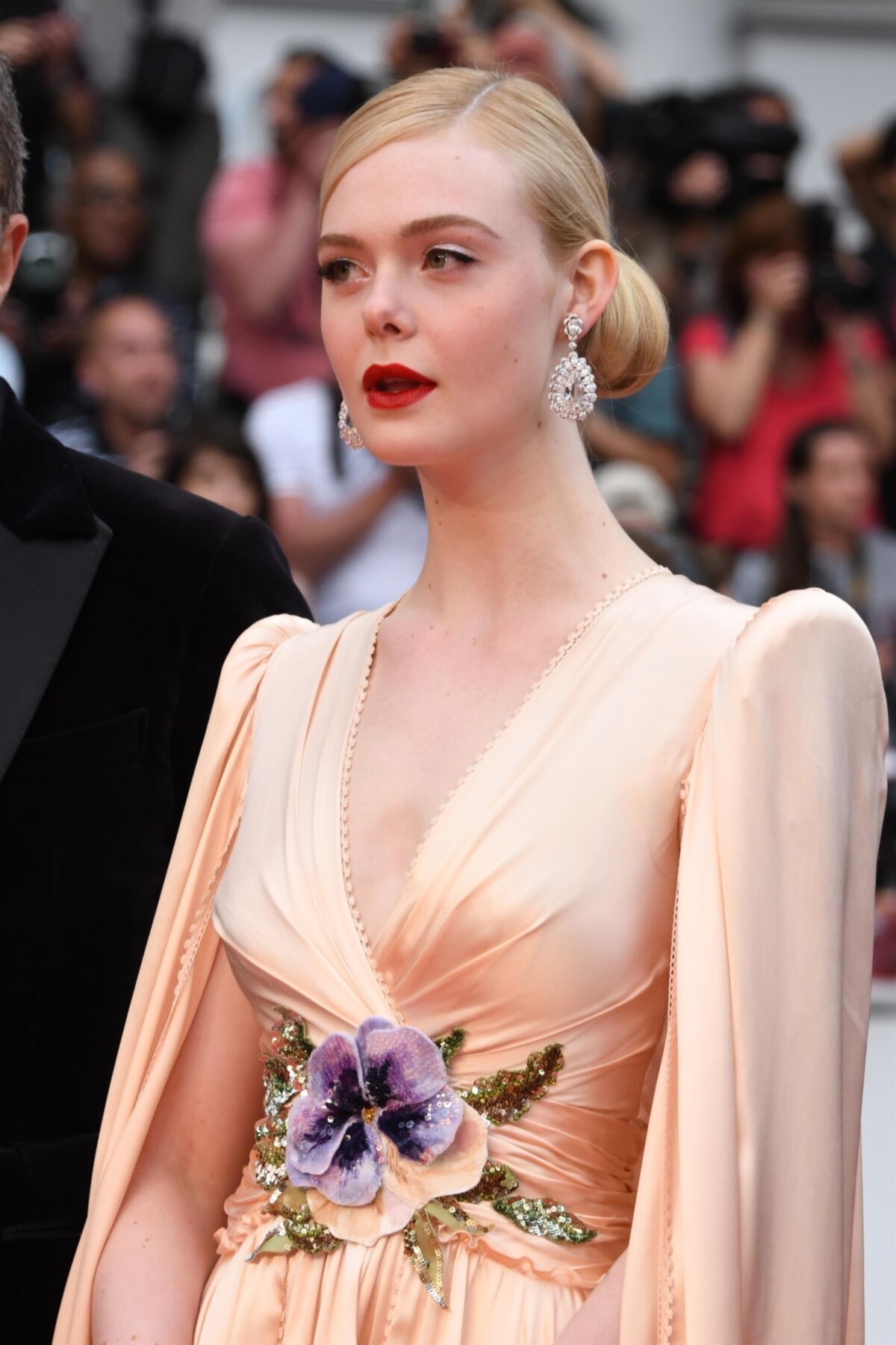Stylischer Promi Teen Slut Elle Fanning, elegantes Sperma und Piss Hure