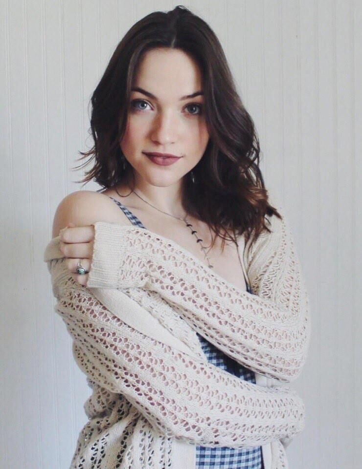 Violett Beane