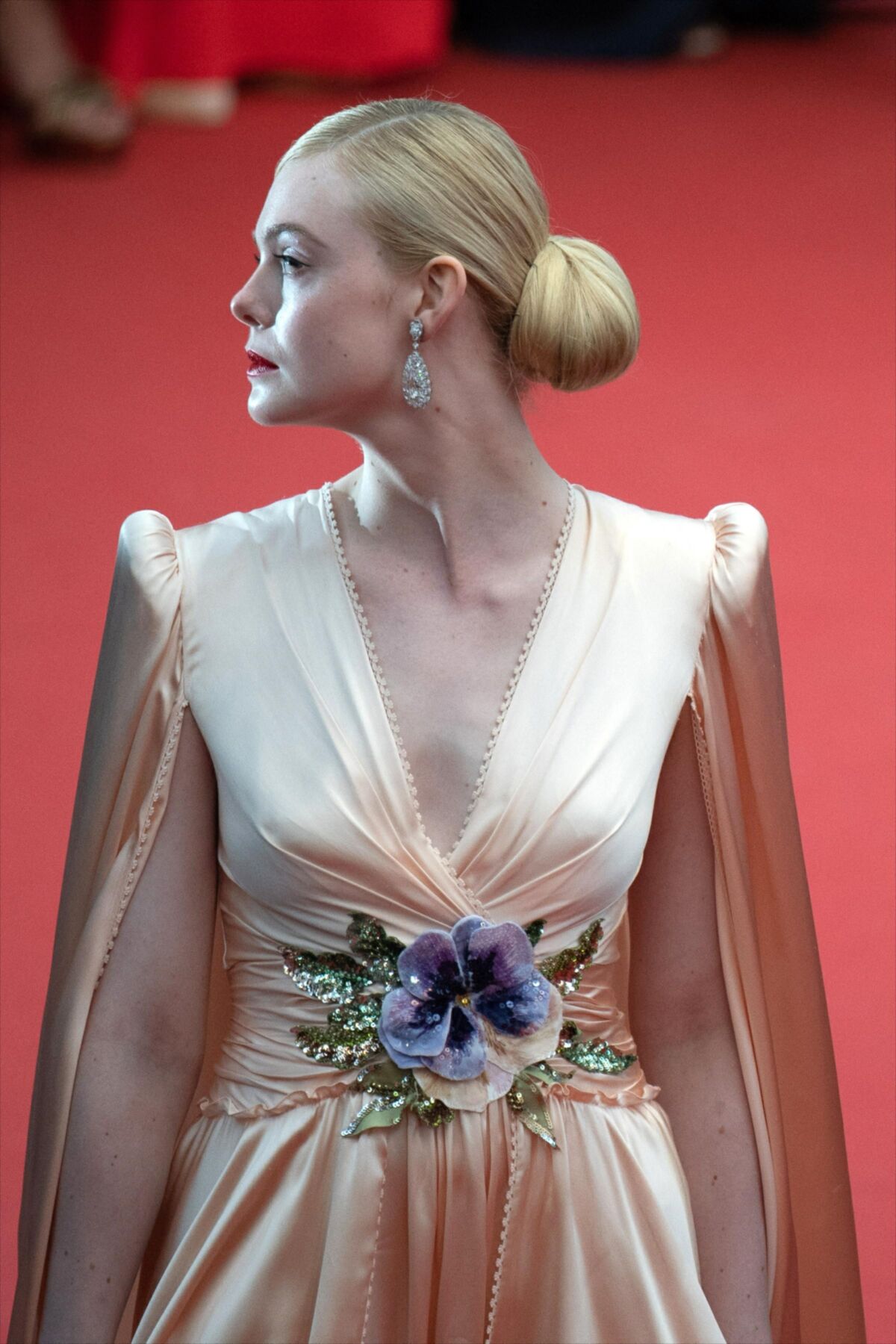Stylischer Promi Teen Slut Elle Fanning, elegantes Sperma und Piss Hure