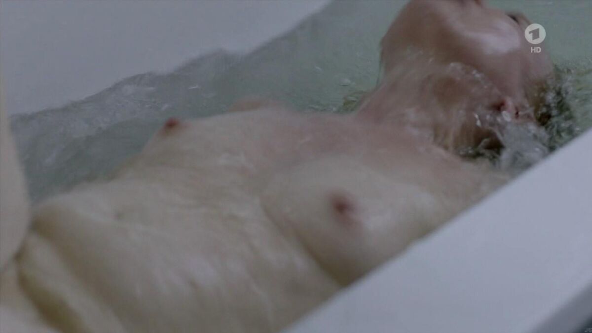 actresses who undress for a movie